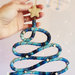 Alberello di Natale blu e oro, albero decorativo, da appendere, regalo Natale, idea regalo, magia di Natale, albero macramè fatto a mano 