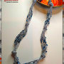 Collana realizzata ad uncinetto con filato gioiello color argento e cristallini sui toni dell’azzurro