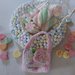 Mini borsetta in lana bianca e rosa.Per Barbie,bomboniera,segnaposto decorazione anche per albero e pacchetto.Piccolo regalo fatto a mano