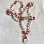 Collana natalizia girocollo con cristalli in vetro colori rosso e bianco. Idea regalo.