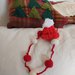 Collana con sfere in feltro con cappellino in lana da Babbo Natale