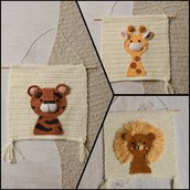 Set di 3 decorazioni da parete per cameretta bimbi fatte a mano all'uncinetto, Quadretto stanzetta con animali safari giraffa, tigre, leone