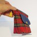 Pochette in tessuto scozzese con cerniera e tasca esterna con bottone a pressione
