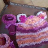 Set per neonati composto da cappellino e babucce