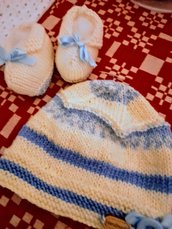 Cappellino e scarpette in lana