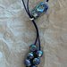 Originale collana realizzata con ceramica raku con riflessi argento/blu