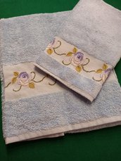 Asciugamani di spugna con fiori 