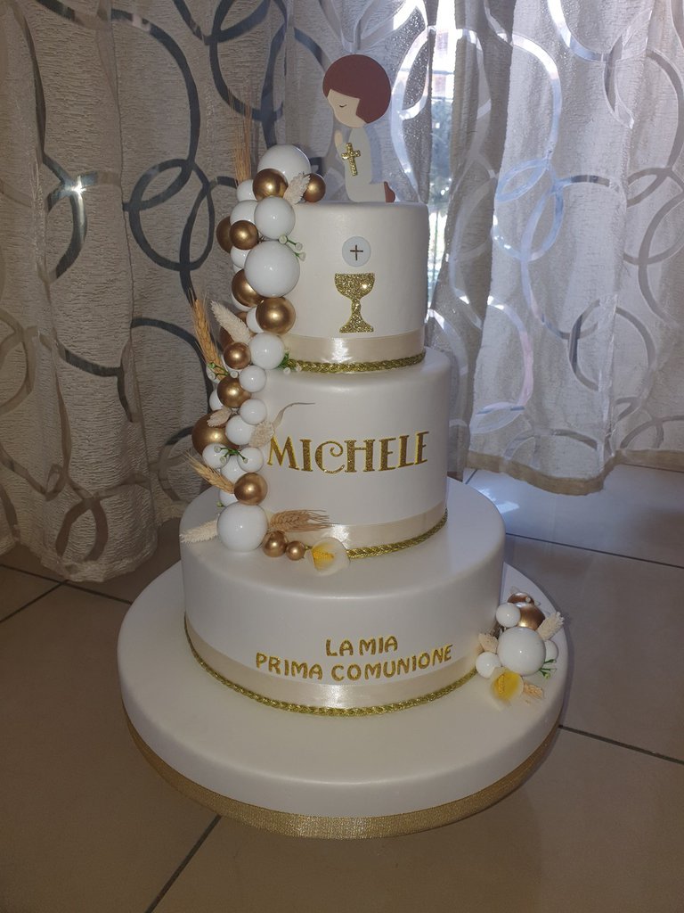 Statuetta Per Torta Prima Comunione Bambino Calciatore - 16,5 Cm In Resina, Con Abito Giacca, Rosario E Pallone