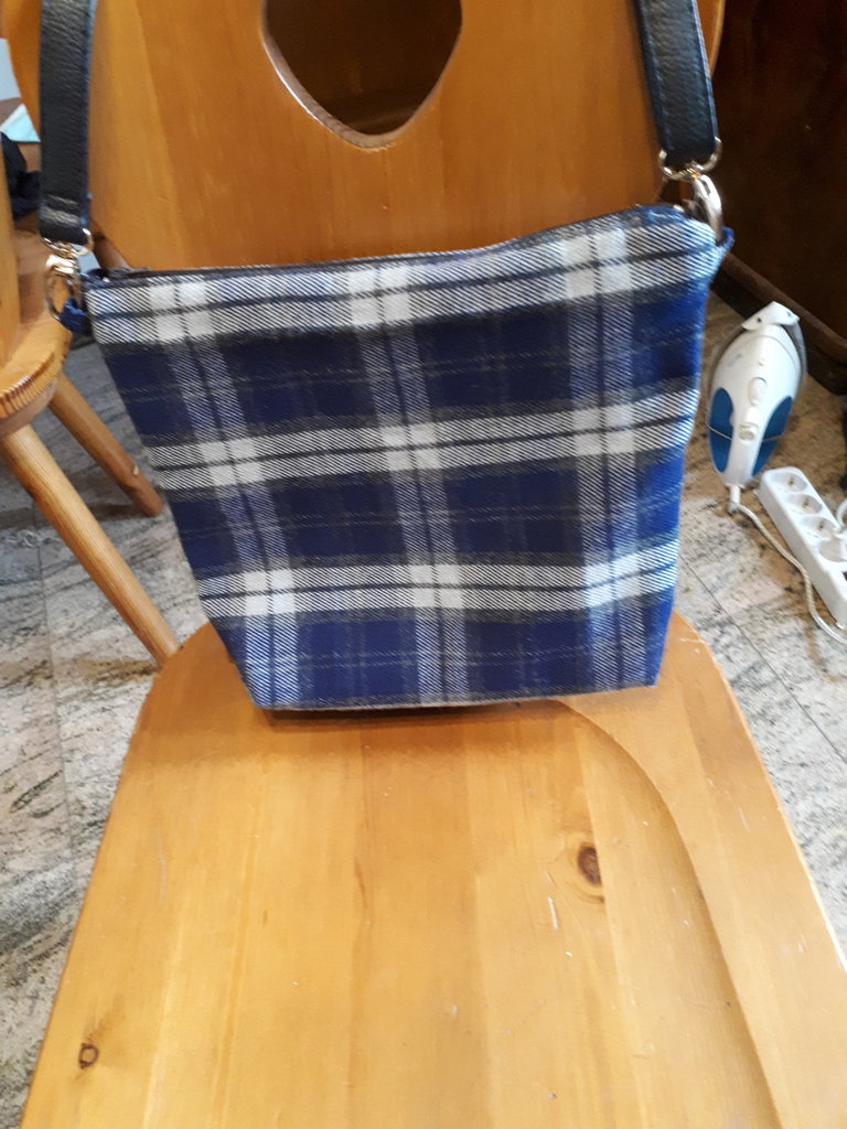 Borsa A Spalla BATA In Canvas Effetto Tartan – Unisex, Comoda E Casual Per Ogni Giorno