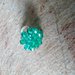 Anello con perle sfaccettate su base metallica regolabile