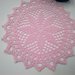 Centrino uncinetto rosa baby 17 cm filato sottile. Crochet doilies.