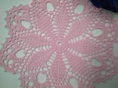 Centrino uncinetto rosa baby 22 cm filato sottile. Crochet doilies.