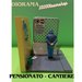 PENSIONATO che guarda cantiere, regalo pensionamento , lavoratore in pensione