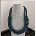 Collana in corda color blu pavone