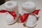 Tre paia di scarpine in lana per neonati