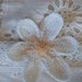 Fiore ,spilla (uncinetto),adatto anche per una cerimonia o bomboniera. Applicabile a borse,copertine.Ricamato con perline