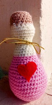 Boccetta di pozione d' amore amigurumi (bomboniera, gioco o complemento d' arredo)