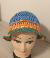 Cappellino donna in cotone modello pescatore uncinetto