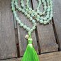 Collana mala con pietre dure ( agata) e nappina verde