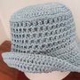 Cappello uncinetto celeste con rete