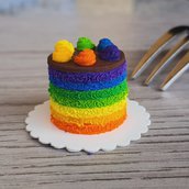 Torta arcobaleno in miniatura, scala 1:12 per dollhouse e casa delle bambole