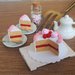 Torta in miniatura con macaron e lamponi per casa delle bambole, scala 1:12, fatta a mano, pasticceria per casa delle bambole, dolce in miniatura