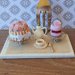 Torta in miniatura per casa delle bambole, scala 1:12, fatta a mano, pasticceria per casa delle bambole, torta macaron in miniatura, torta di rose in miniatura