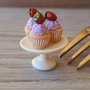 Cupcake con fragole in miniatura per casa delle bambole, scala 1:12, fatta a mano, pasticceria per casa delle bambole, dolce in miniatura