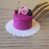 Torta in miniatura per casa delle bambole, scala 1:12, con rose e frutta, fatta a mano, pasticceria casa delle bambole, dolce in miniatura, cibo in miniatura