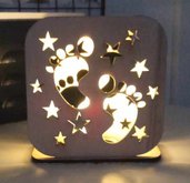 lampada baby piedini legno regalo personalizzato bimba bimbo handmade luce notturna laser decorazione casa home decor nascita