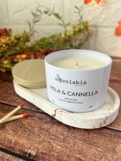 MELA &CANNELLA - Candela Cera di Soia 170gr in latta bianca/ bamboo