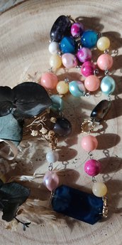 Collana pietre dure agata fucsia, agata blu,giada gialla, giada fucsia,perle di vetro celesti e azzurre