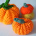 Zucca con cappello.Arancione,senape,verde.Decorazione autunnale.Halloween