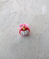 Anello FRAGOLA in resina su base in plastica