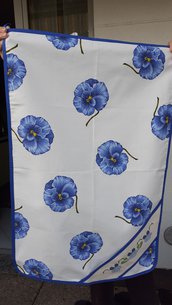 asciugapiatti con fiori blu