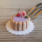 Torta in miniatura per casa delle bambole e dollhouse, torta con savoiardi, scala 1:12, fatta a mano, pasticceria casa delle bambole, dolce in miniatura, cibo in miniatura