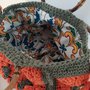 Borsa crochet bicolore, interamente fatta a mano,con motivo granny