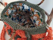 Borsa crochet bicolore, interamente fatta a mano,con motivo granny