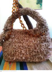 Borsa crochet ,fatta a mano, in ecopelliccia 