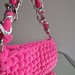 Pochette in fettuccia velluto fucsia con catena fashion