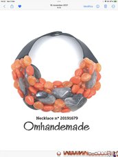 20191679 Collana arancione e grigio, collana bavaglino girocollo maxi, collana multifilo stratificata in rilievo, collana dichiarazione by Omhandemade