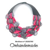 20201760 collana fucsia e grigia, collana bavaglino girocollo multifilo strati rilievo, collana grossa,  perline grosse grigie rosa scuro idea regalo per lei by Omhandemade