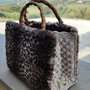 Borsa tote invernale di pelliccia ecologica e crochet 