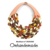 20191565 collana beige panna nocciola caramello, collana bavaglino collana girocollo, collana multifilo stratificato rilievo colletto in pelle by Omhandemade