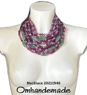 20211946 collana bavaglino, collana viola verde e lilla, collana multifilo strati rilievo,  collana bavaglino girocollo multifilo strati rilievo colletto pelle collana dichiarazione per lei by OMHANDEMADE