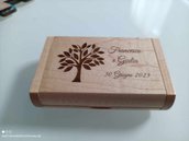 chiavetta usb legno regalo maestra madrina padrino incisione personalizzata bomboniera battesimo matrimonio prima comunione cresima compleanno