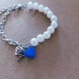 Bracciale perle e cuore blu