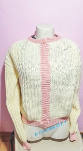 Titolo: Cardigan ad uncinetto Panna e Rosa - eleganza Artigianale conantico  