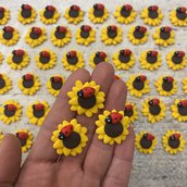 Calamita girasole con coccinella realizzato a mano in pasta Fimo