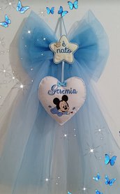 Fiocco nascita in tulle azzurro con stella e cuore ricamati